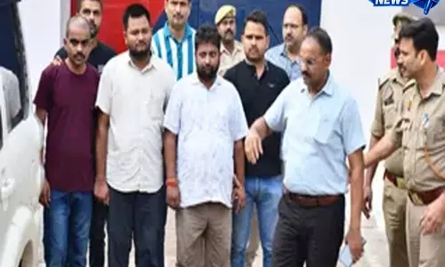 अयोध्या चढ़ावा चोरी केस: आरोपियों के खुलासों के बाद रमाशंकर मिश्र के घर पहुंची पुलिस अयोध्या चढ़ावा चोरी केस: आरोपियों के खुलासों के बाद रमाशंकर मिश्र के घर पहुंची पुलिस
