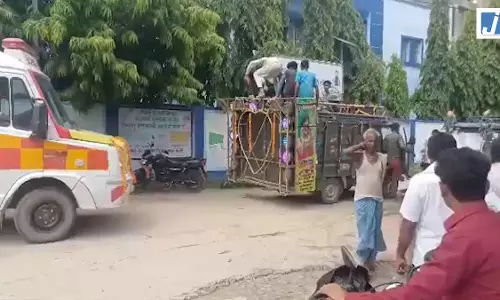 सशक्त संदेश: बेटी के जन्म का अनोखा जश्न...पांच भाइयों में से किसी के घर नहीं थी बेटी सशक्त संदेश: बेटी के जन्म का अनोखा जश्न...पांच भाइयों में से किसी के घर नहीं थी बेटी