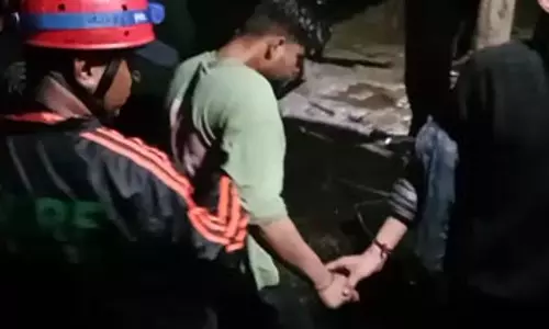 उत्तराखंड: गौरीकुंड के पास खाई में गिरा युवक, कड़ी मशक्कत के बाद रेस्क्यू टीमों ने बचाया उत्तराखंड: गौरीकुंड के पास खाई में गिरा युवक, कड़ी मशक्कत के बाद रेस्क्यू टीमों ने बचाया