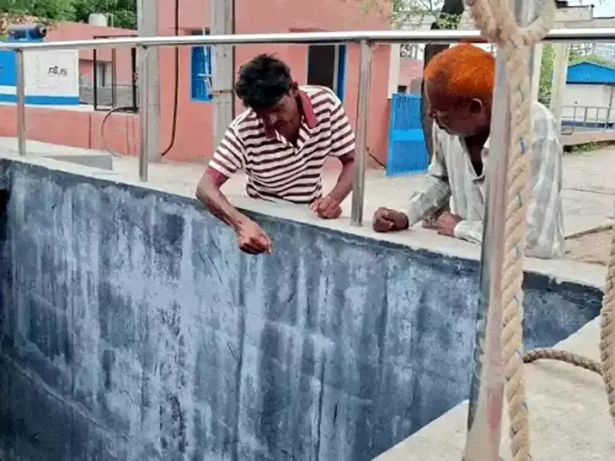 Hisar: हिसार में सीवेज ट्रीटमेंट प्लांट हादसा, टैंक में उतरे मजदूर की जान गई Hisar: हिसार में सीवेज ट्रीटमेंट प्लांट हादसा, टैंक में उतरे मजदूर की जान गई