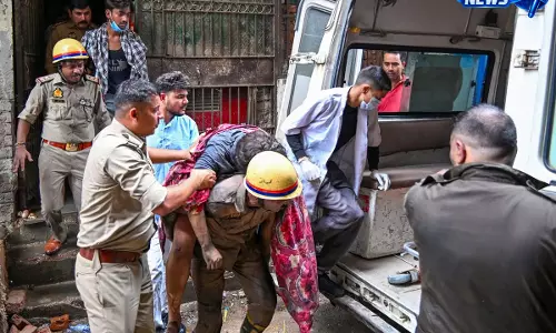 Noida : ममूरा में इलेक्ट्रिक वाहन से लगी आग का कहर दो लोगों की मौत Noida : ममूरा में इलेक्ट्रिक वाहन से लगी आग का कहर दो लोगों की मौत