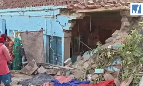 दर्दनाक हादसा: अनियंत्रित ट्रक घर में घुसा, एक ही परिवार के 3 लोगों की मौत