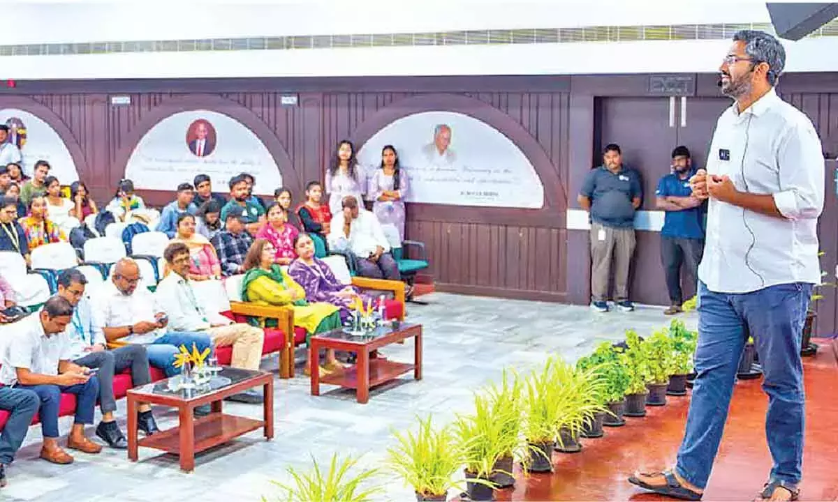 Andhra: GITAM ने नए छात्रों के लिए इंटरैक्टिव सेशन आयोजित किया Andhra: GITAM ने नए छात्रों के लिए इंटरैक्टिव सेशन आयोजित किया