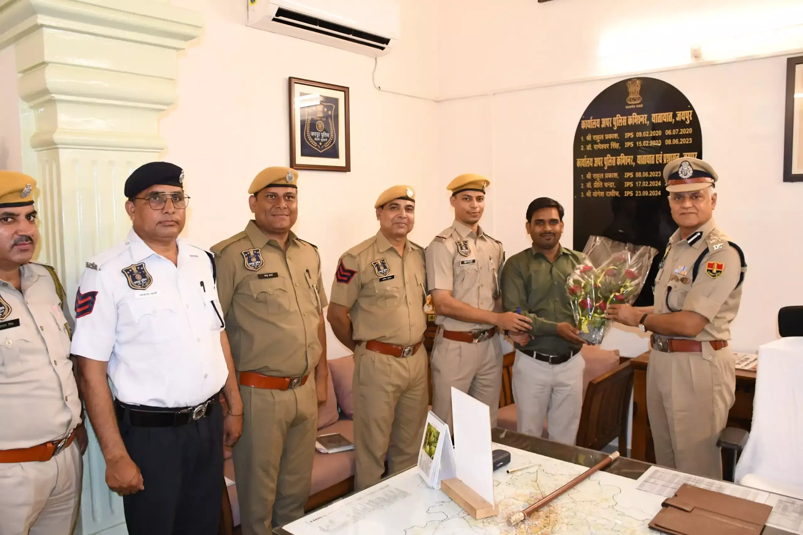 Jaipur: यातायात और प्रशासन की कमान संभालेंगे आईपीएस प्रदीप मोहन शर्मा Jaipur: यातायात और प्रशासन की कमान संभालेंगे आईपीएस प्रदीप मोहन शर्मा