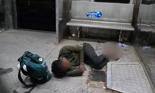 लोकल ट्रेन में मारपीट, दो यात्री घायल