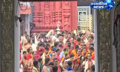 विश्व प्रसिद्ध पुरी रथ यात्रा भव्य पहंडी बिजे रस्म के साथ शुरू हुई