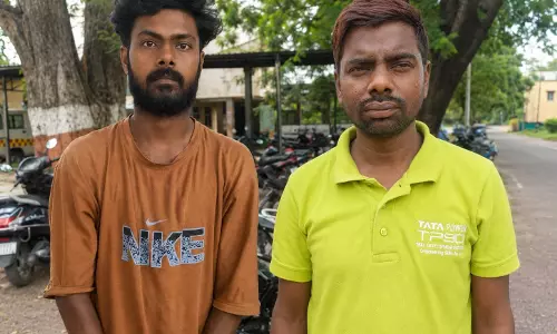 बैंक खातों से 4 लाख उड़ाने वाले दो अंतर्राज्यीय ठग गिरफ्तार