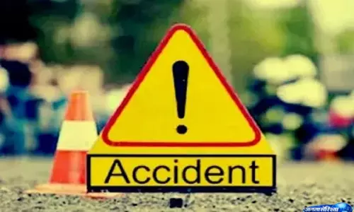 Tyre  फटने से बेकाबू ट्रक घर में घुसा, तीन की मौत