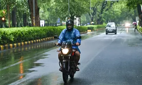 Delhi- -एनसीआर में हॉट एंड ह्यूमिड मौसम, IMD ने चेताया Delhi- -एनसीआर में हॉट एंड ह्यूमिड मौसम, IMD ने चेताया