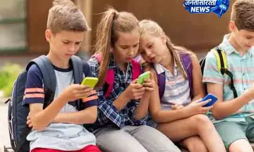 पाक-ब्रिटेन में सोशल मीडिया बैन पर विचार
