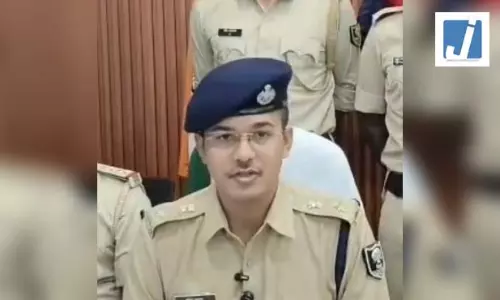 1.15 किलो स्मैक के साथ दो महिलाएं समेत तीन गिरफ्तार, सप्लाई नेटवर्क की जांच में जुटी पुलिस 1.15 किलो स्मैक के साथ दो महिलाएं समेत तीन गिरफ्तार, सप्लाई नेटवर्क की जांच में जुटी पुलिस