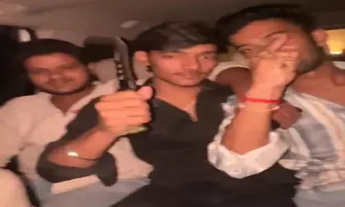 Meerut  में दबंगई का वीडियो वायरल, हथियार प्रदर्शन पर पुलिस का एक्शन