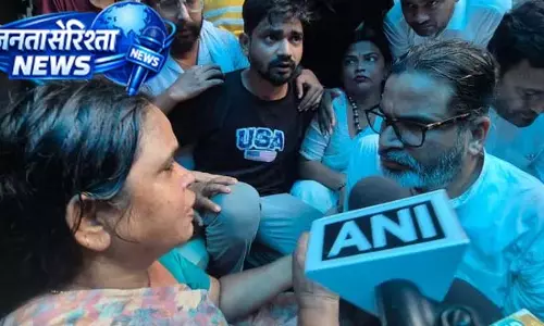 प्रशांत किशोर ने पीड़ित परिवार से की मुलाकात प्रशांत किशोर ने पीड़ित परिवार से की मुलाकात