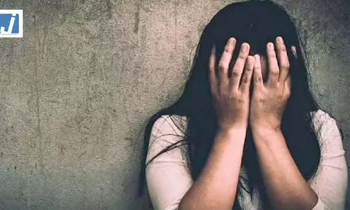 महिला से रेप, अश्लील तस्वीरें और वीडियो से ब्लैकमेल भी किया महिला से रेप, अश्लील तस्वीरें और वीडियो से ब्लैकमेल भी किया