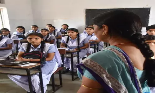 Purse   से रुपए गायब होने पर हंगामा, शिक्षा विभाग ने की बड़ी कार्रवाई