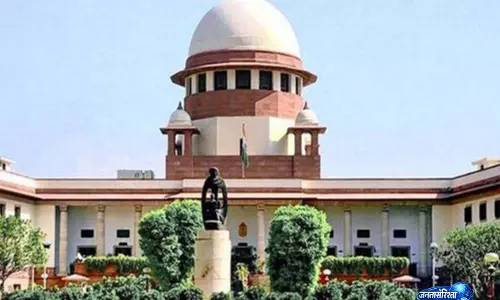 तनावपूर्ण: SC ने केंद्र से कक्षा 9 में तीसरी भाषा शुरू न करने का किया आग्रह