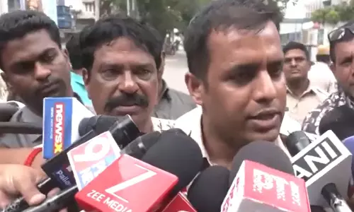 हैदराबाद के स्कूल ने धार्मिक पाठ का होमवर्क देने पर टीचर को नौकरी से निकाला हैदराबाद के स्कूल ने धार्मिक पाठ का होमवर्क देने पर टीचर को नौकरी से निकाला