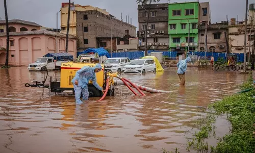 ओडिशा फायर सर्विस डिपार्टमेंट ने Puri में बारिश का पानी निकालने के लिए 58 शक्तिशाली पंप तैनात किए ओडिशा फायर सर्विस डिपार्टमेंट ने Puri में बारिश का पानी निकालने के लिए 58 शक्तिशाली पंप तैनात किए