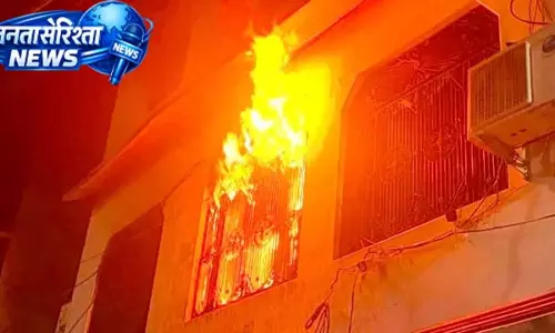 बर्थडे पार्टी के दौरान हादसा, दीपक से भड़की आग में सामान राख बर्थडे पार्टी के दौरान हादसा, दीपक से भड़की आग में सामान राख
