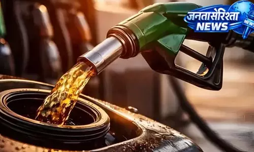 कमजोर मानसून ने बढ़ाई पेट्रोल-डीजल की मांग, बिक्री में उछाल कमजोर मानसून ने बढ़ाई पेट्रोल-डीजल की मांग, बिक्री में उछाल
