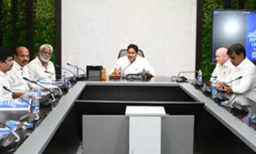 चंद्रबाबू नायडू के शासन में आंध्र प्रदेश में कामकाज पूरी तरह से ठप: जगन मोहन रेड्डी चंद्रबाबू नायडू के शासन में आंध्र प्रदेश में कामकाज पूरी तरह से ठप: जगन मोहन रेड्डी