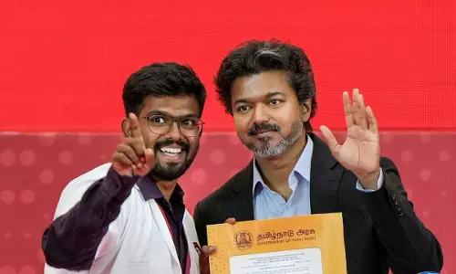 Tamil Nadu में रील कल्चर पर सख्ती, मुख्यमंत्री विजय ने अधिकारियों को दिए आदेश Tamil Nadu में रील कल्चर पर सख्ती, मुख्यमंत्री विजय ने अधिकारियों को दिए आदेश