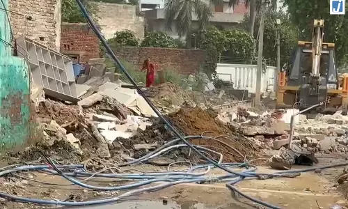 नाले के निर्माण के दौरान बड़ा हादसा, निर्माणाधीन दुकान भरभराकर गिरी नाले के निर्माण के दौरान बड़ा हादसा, निर्माणाधीन दुकान भरभराकर गिरी