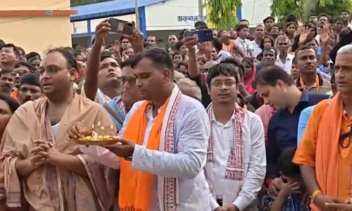 गंगासागर में धूमधाम से निकली भगवान जगन्नाथ की रथ यात्रा, हजारों श्रद्धालुओं ने लिया भाग गंगासागर में धूमधाम से निकली भगवान जगन्नाथ की रथ यात्रा, हजारों श्रद्धालुओं ने लिया भाग