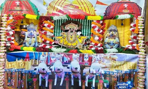 सांवरिया सेठ मंदिर में जगन्नाथ उत्सव पर उमड़ी आस्था की भीड़, दिव्य झांकी ने मोहा श्रद्धालुओं का मन सांवरिया सेठ मंदिर में जगन्नाथ उत्सव पर उमड़ी आस्था की भीड़, दिव्य झांकी ने मोहा श्रद्धालुओं का मन