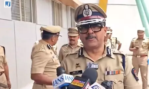 पुलिस का कैंपस कनेक्ट अभियान, छात्रों में अनुशासन बढ़ाने के लिए स्कूल-कॉलेजों से मांगा सहयोग पुलिस का कैंपस कनेक्ट अभियान, छात्रों में अनुशासन बढ़ाने के लिए स्कूल-कॉलेजों से मांगा सहयोग