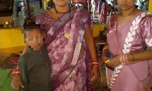 पाड़ादाह मेले में बिछड़ा 10 वर्षीय बालक सकुशल मिला पाड़ादाह मेले में बिछड़ा 10 वर्षीय बालक सकुशल मिला