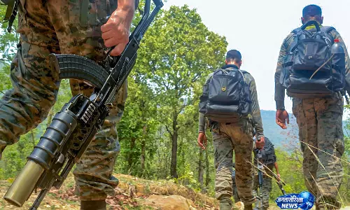 मणिपुर में हथियारबंद उपद्रवियों के खिलाफ CRPF की दो CoBRA बटालियनें अभियान शुरू करेंगी मणिपुर में हथियारबंद उपद्रवियों के खिलाफ CRPF की दो CoBRA बटालियनें अभियान शुरू करेंगी