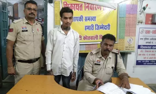 अरपा नदी किनारे नशीली गोलियां बेचते युवक गिरफ्तार अरपा नदी किनारे नशीली गोलियां बेचते युवक गिरफ्तार