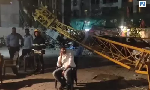 बड़ा हादसा, JP North Society में क्रेन गिरने से एक की मौत; कई वाहन क्षतिग्रस्त बड़ा हादसा, JP North Society में क्रेन गिरने से एक की मौत; कई वाहन क्षतिग्रस्त
