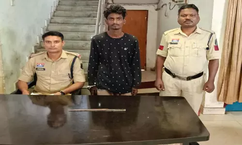 रहंगी चौक पर छुरी लहराकर लोगों को डराने वाला युवक गिरफ्तार