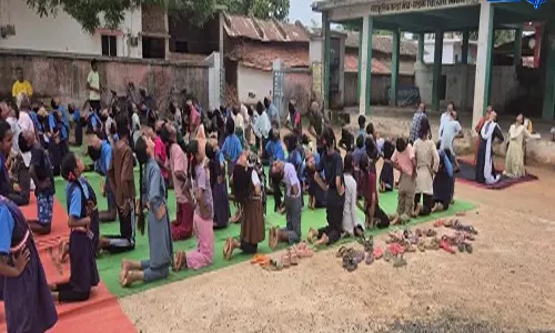 आरोग्य मंदिर आयुष सड़क चिरचारी में योगाभ्यास के साथ दी जा रही शासकीय योजनाओं की जानकारी