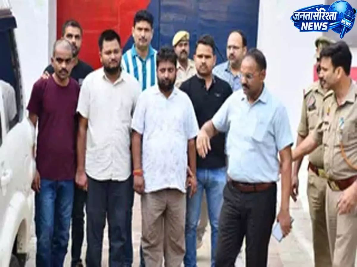 अयोध्या चढ़ावा चोरी केस: आरोपियों के खुलासों के बाद रमाशंकर मिश्र के घर पहुंची पुलिस अयोध्या चढ़ावा चोरी केस: आरोपियों के खुलासों के बाद रमाशंकर मिश्र के घर पहुंची पुलिस