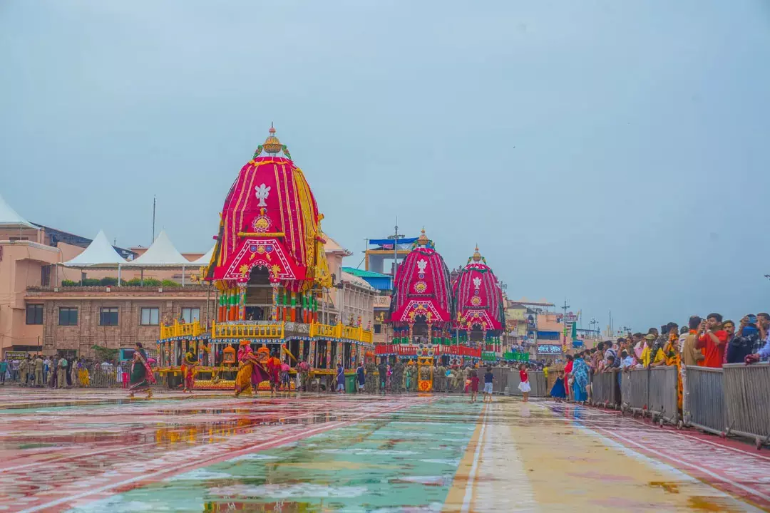 पुरी में रथ यात्रा, उमड़ा आस्था का सैलाब पुरी में रथ यात्रा, उमड़ा आस्था का सैलाब