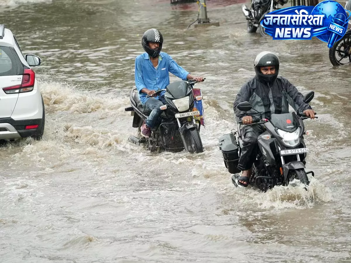 बिहार में वज्रपात से पांच की मौत, किशोर झुलसा बिहार में वज्रपात से पांच की मौत, किशोर झुलसा
