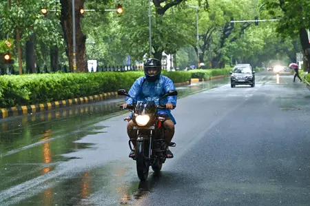 दिल्ली-एनसीआर में मौसम का डबल अटैक: आज गर्मी-उमस का येलो अलर्ट, 18-19 को तेज बारिश के आसार दिल्ली-एनसीआर में मौसम का डबल अटैक: आज गर्मी-उमस का येलो अलर्ट, 18-19 को तेज बारिश के आसार
