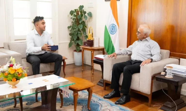 Manipur के स्टार्टअप Akumen AI ने दृष्टिबाधित लोगों के लिए स्मार्ट ग्लास बनाए Manipur के स्टार्टअप Akumen AI ने दृष्टिबाधित लोगों के लिए स्मार्ट ग्लास बनाए