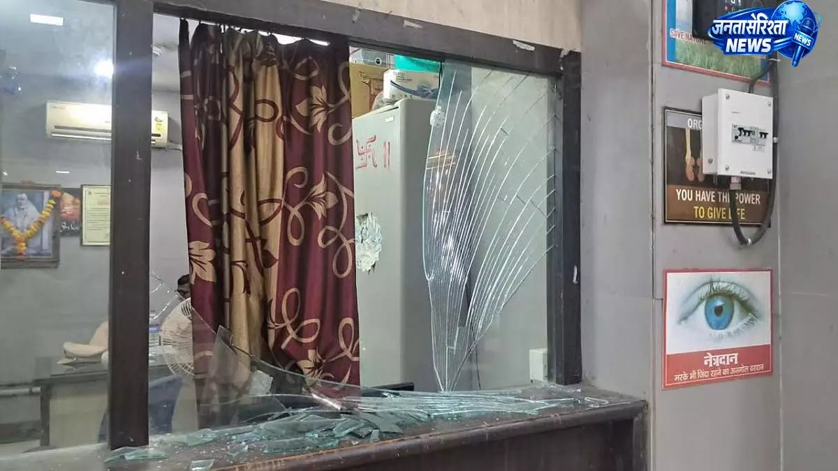 Mumbai : कूपर अस्पताल में हंगामा, आरोपी पर केस दर्ज Mumbai : कूपर अस्पताल में हंगामा, आरोपी पर केस दर्ज