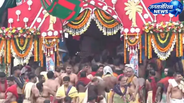 जगन्नाथ रथ यात्रा की तैयारियां तेज, वैदिक मंत्रों के बीच अनुष्ठान जारी जगन्नाथ रथ यात्रा की तैयारियां तेज, वैदिक मंत्रों के बीच अनुष्ठान जारी