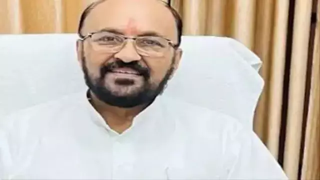 उच्च शिक्षा मंत्री योगेंद्र उपाध्याय के प्रोटोकॉल उल्लंघन पर हंगामा उच्च शिक्षा मंत्री योगेंद्र उपाध्याय के प्रोटोकॉल उल्लंघन पर हंगामा