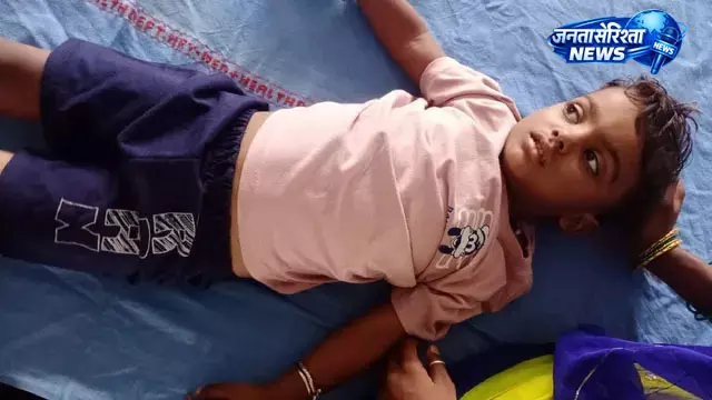 खाने की नली में फंसा सिक्का निकाला, डॉक्टरों ने बचाई मासूम की जान खाने की नली में फंसा सिक्का निकाला, डॉक्टरों ने बचाई मासूम की जान