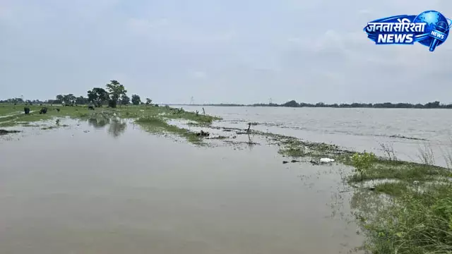 सारण में गंडक का जलस्तर बढ़ा, वाल्मीकिनगर बराज के पानी से तटीय इलाकों में चिंता सारण में गंडक का जलस्तर बढ़ा, वाल्मीकिनगर बराज के पानी से तटीय इलाकों में चिंता
