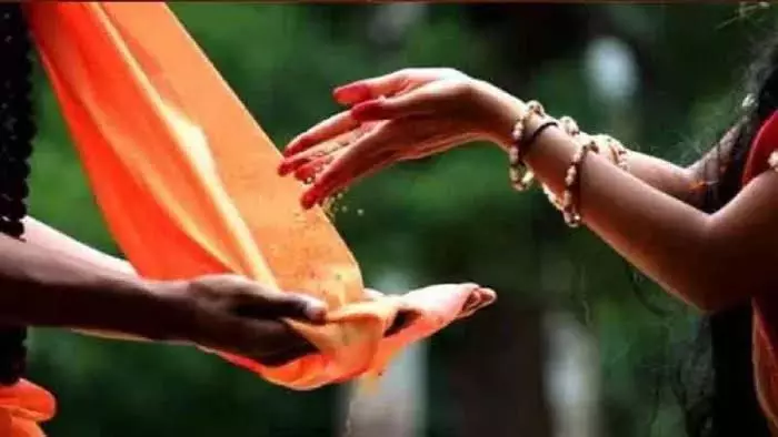 गुरुवार दान: इन 3 चीजों का करें दान, चमक उठेगी किस्मत और करियर गुरुवार दान: इन 3 चीजों का करें दान, चमक उठेगी किस्मत और करियर