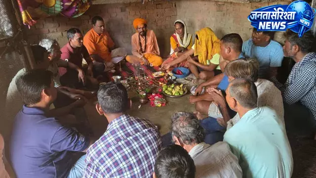 खटीमा के कुटरी गांव में 70 थारू ग्रामीणों की सनातन धर्म में वापसी खटीमा के कुटरी गांव में 70 थारू ग्रामीणों की सनातन धर्म में वापसी