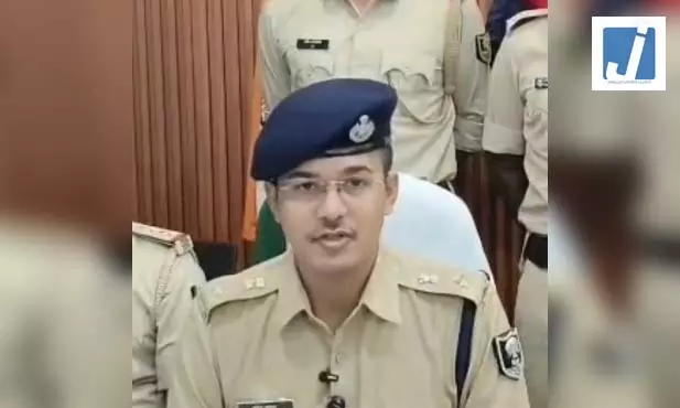 1.15 किलो स्मैक के साथ दो महिलाएं समेत तीन गिरफ्तार, सप्लाई नेटवर्क की जांच में जुटी पुलिस 1.15 किलो स्मैक के साथ दो महिलाएं समेत तीन गिरफ्तार, सप्लाई नेटवर्क की जांच में जुटी पुलिस