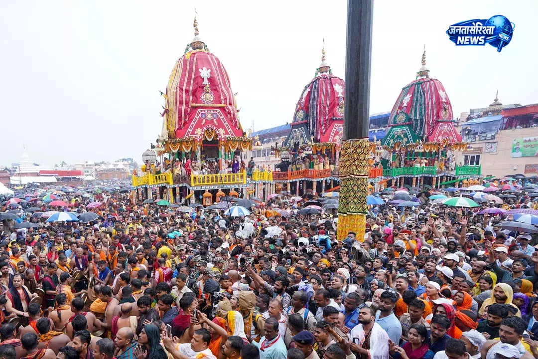 पुरी रथ यात्रा में हादसा, भीड़ के दबाव से श्रद्धालु की मौत पुरी रथ यात्रा में हादसा, भीड़ के दबाव से श्रद्धालु की मौत